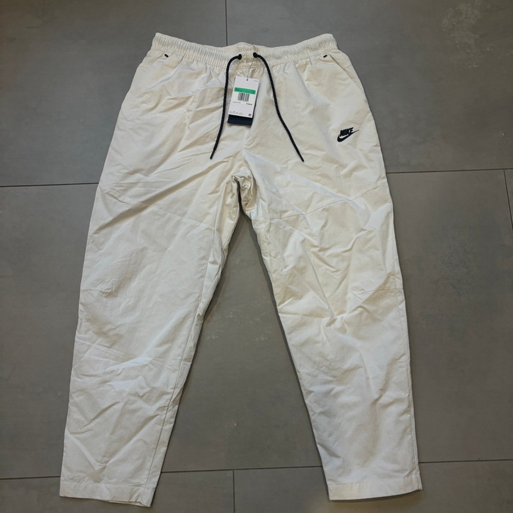 Nike Sportswear Tech Essentials white pant jogger XL NWT